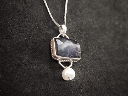 Blue sapphire & freshwater pearl silver 925' necklace