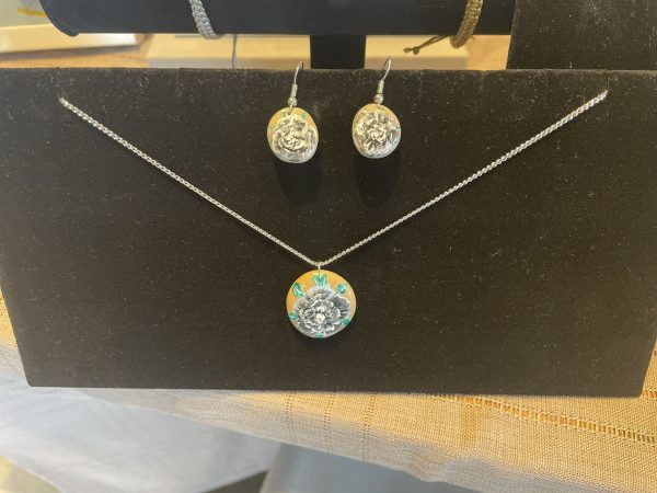 Hand Painted Pebble Jewelry Set ''Roses'' - Image 5