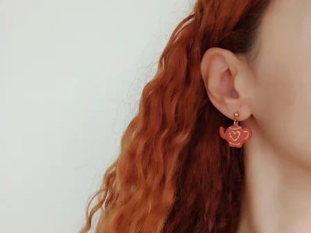 Orange kettles with gold details