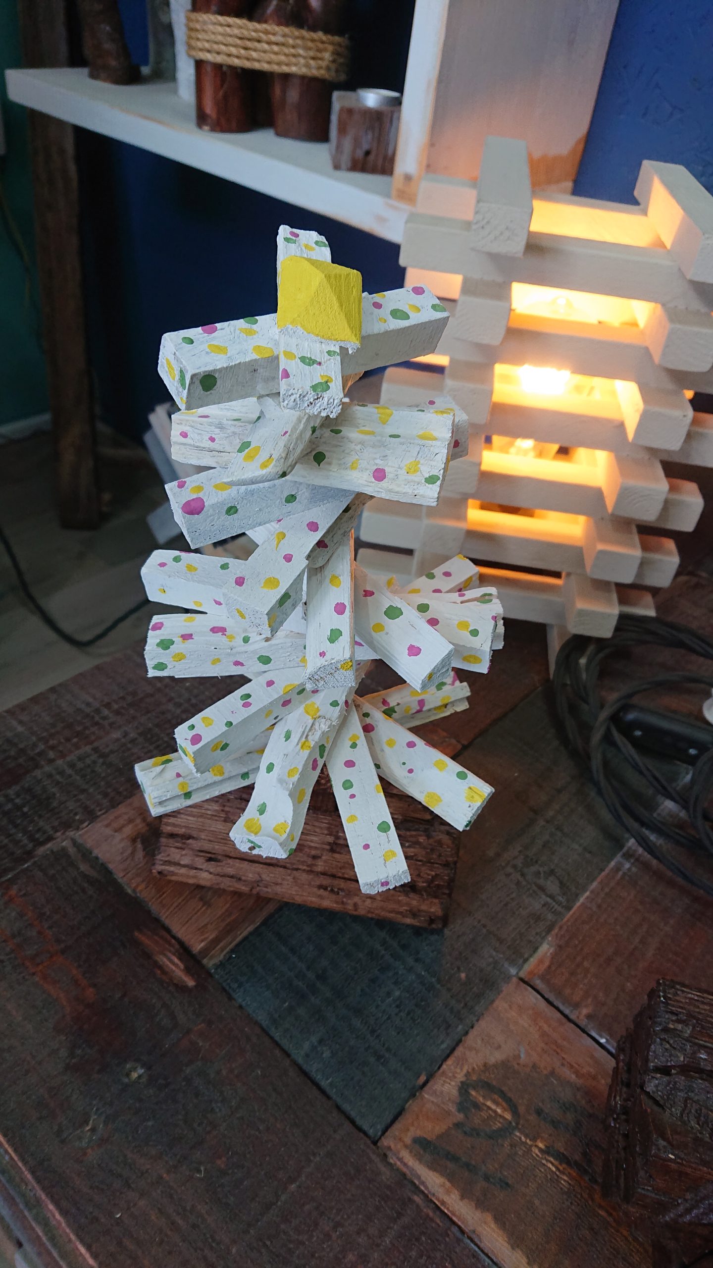 Repurposed wood Christmas tree decoration - Image 2