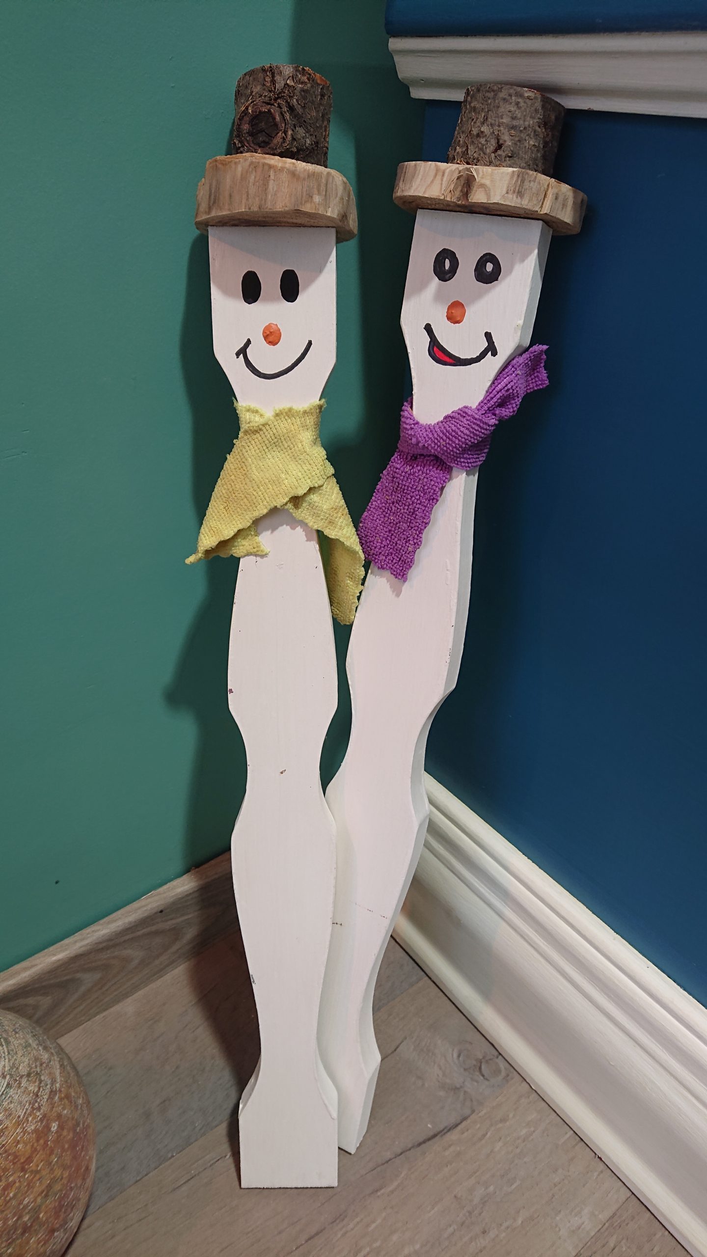 Leaning snowmen Christmas decorations
