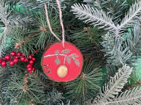 Pebble Ornaments On Wood Slices