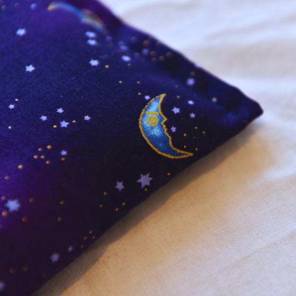 yogion Lavender eye pillow Purple Golden moon Detail