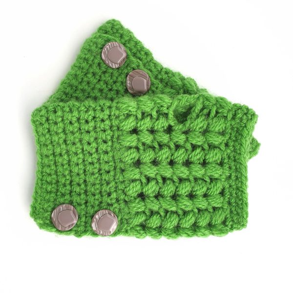green cozy & warm crocheted mittens - whole