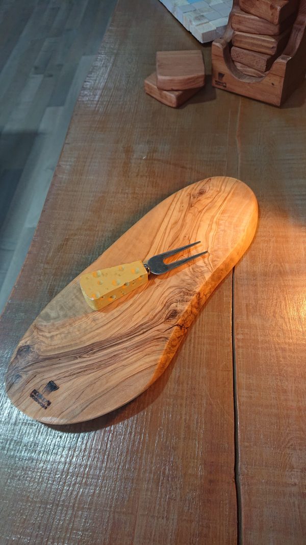 Olive wood serving board/platter