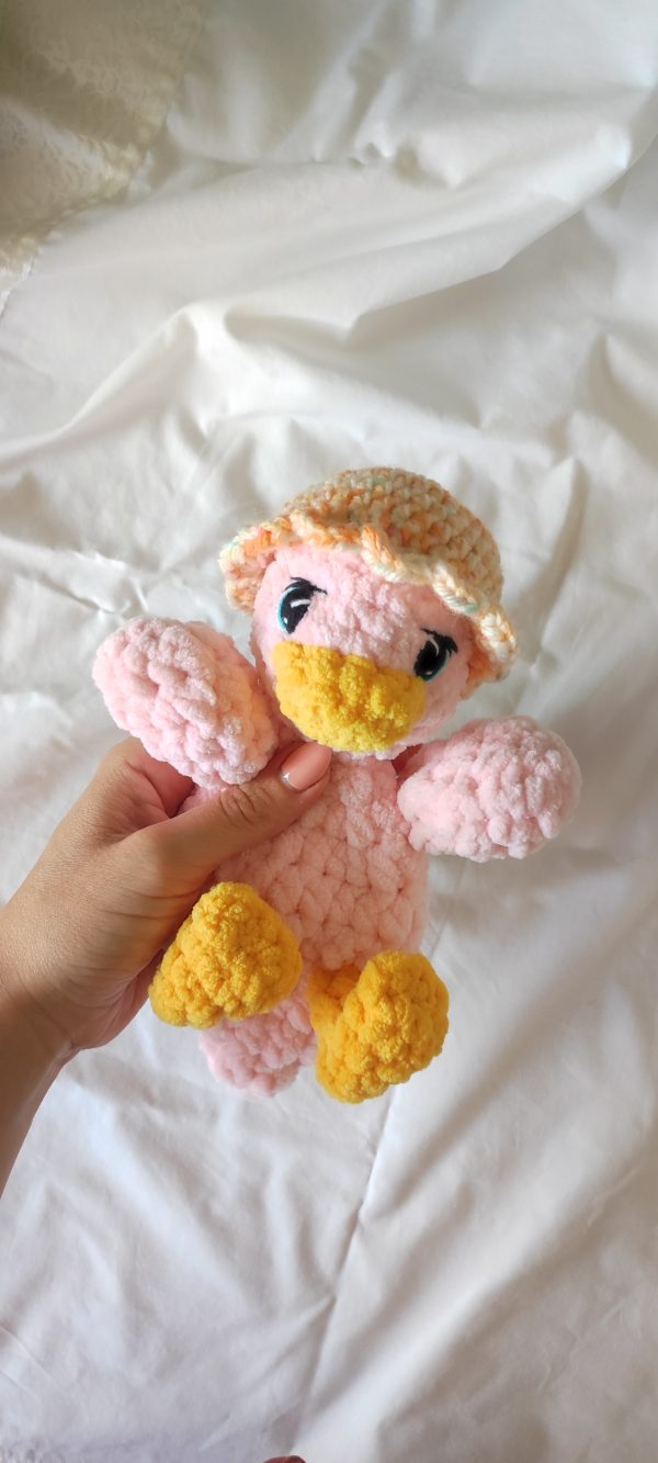 Light pink duck with bucket hat
