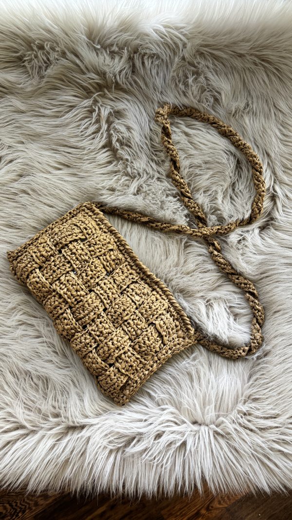 Discover the Effortless Elegance of the Allegra Woven Raffia Bag - Image 2