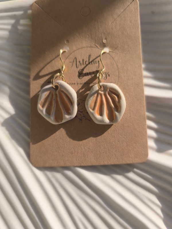 Handmade Ceramic Shell-Inspired Earrings – Terracotta & White – 4cm