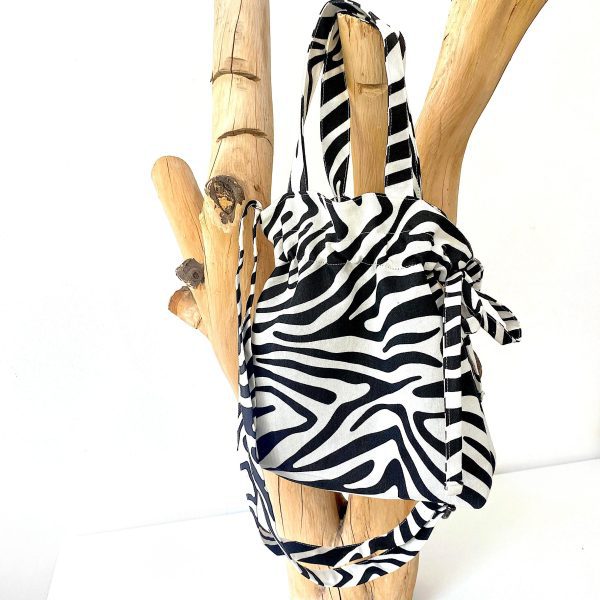 bucket bag black and white 1