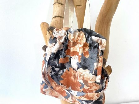 bucket fashion bag beige and grey flowers 1
