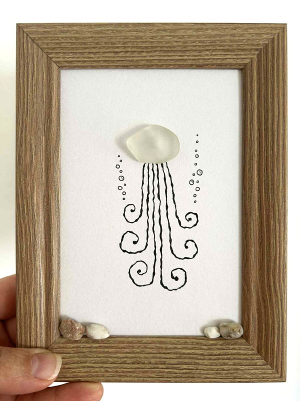 Seaglass Jellyfish Artwork – Whimsical Ocean-Inspired Coastal Décor