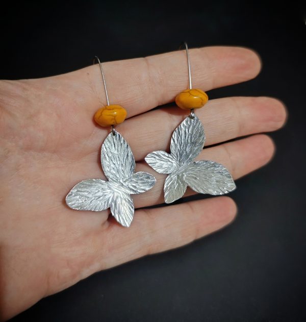 Butterfly hammered earrings with orange howlite stones - Image 2