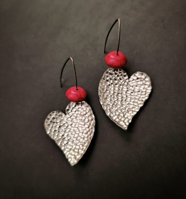 Heart hammered earrings with red howlite stones