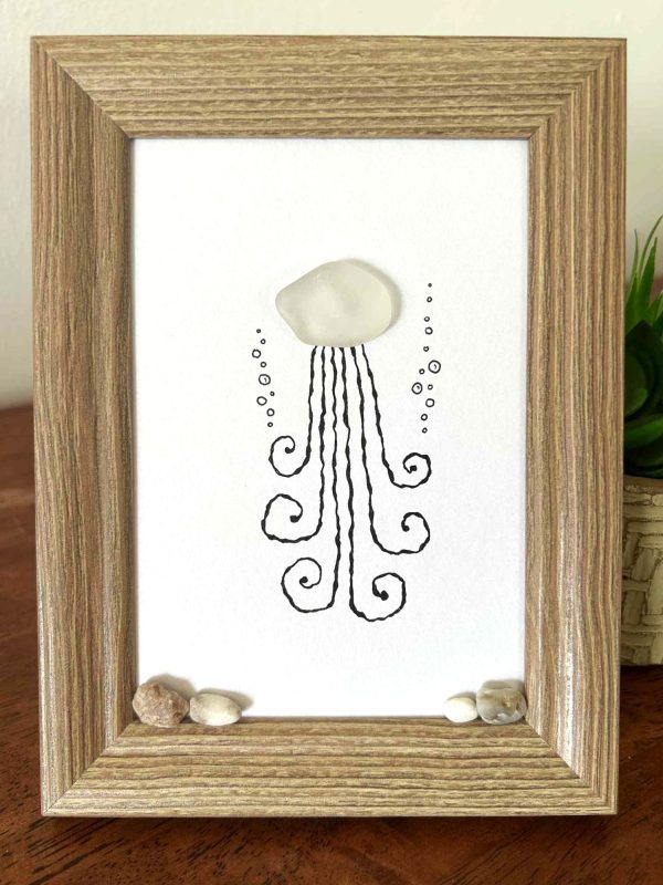Seaglass Jellyfish Artwork – Whimsical Ocean-Inspired Coastal Décor