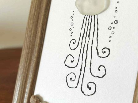 Seaglass Jellyfish Artwork – Whimsical Ocean-Inspired Coastal Décor