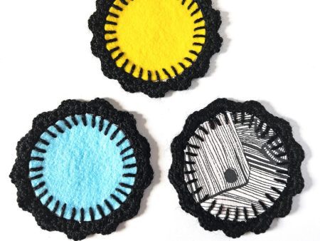the "Electric suns" double-sided handcrafted crochet coasters - set of 3 // two sides