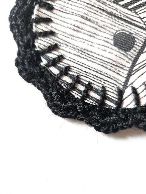 the "Electric suns" double-sided handcrafted crochet coasters - set of 3 - detail