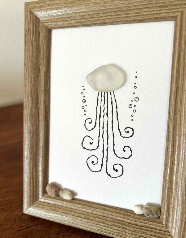 Seaglass Jellyfish Artwork – Whimsical Ocean-Inspired Coastal Décor