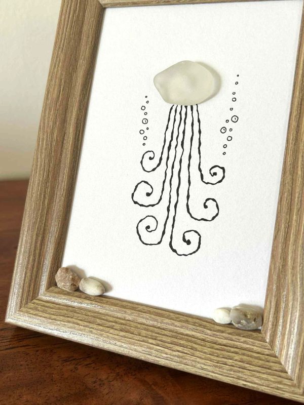Seaglass Jellyfish Artwork – Whimsical Ocean-Inspired Coastal Décor