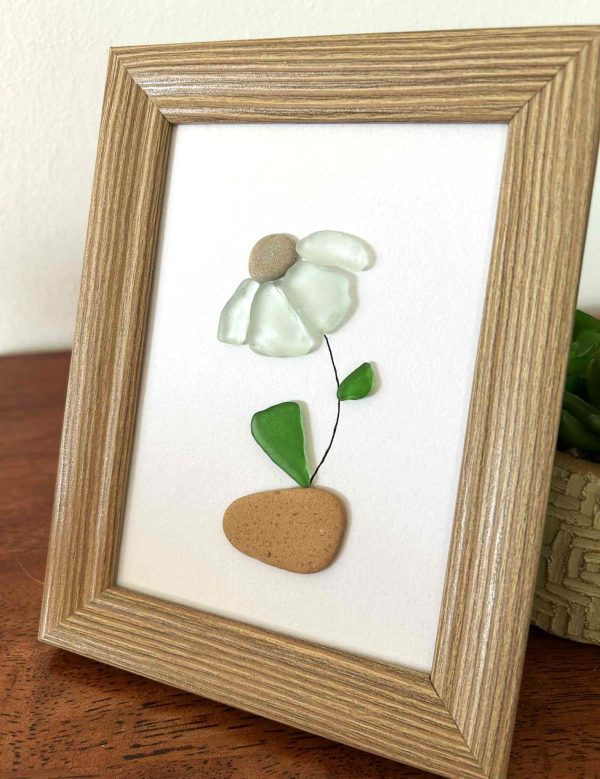 Seaglass Flower Art – Coastal Wall Decor, Beach Stone and Daisy Design