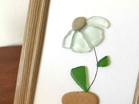 Seaglass Flower Art – Coastal Wall Decor, Beach Stone and Daisy Design