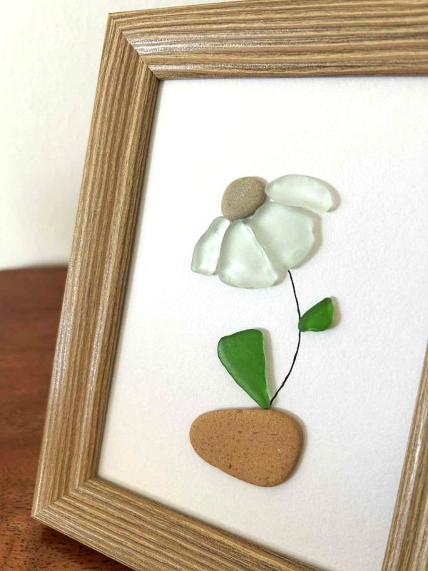 Seaglass Flower Art – Coastal Wall Decor, Beach Stone and Daisy Design