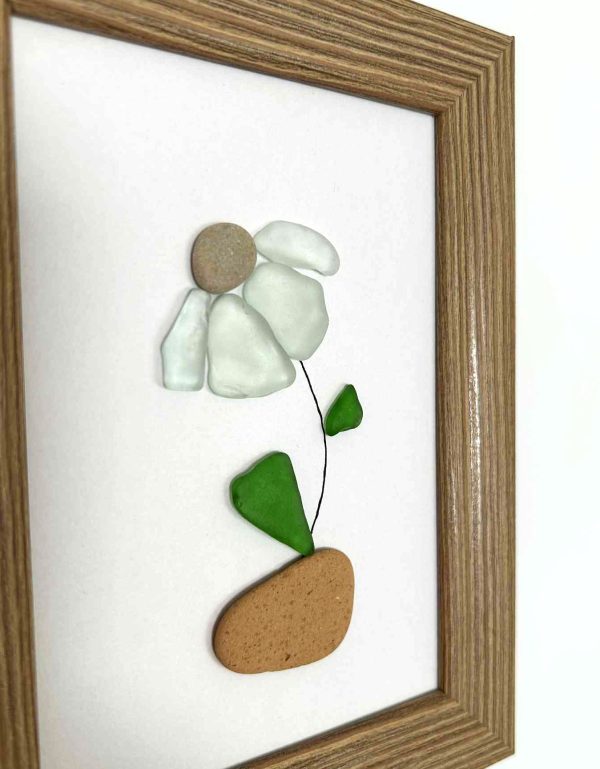 Seaglass Flower Art – Coastal Wall Decor, Beach Stone and Daisy Design