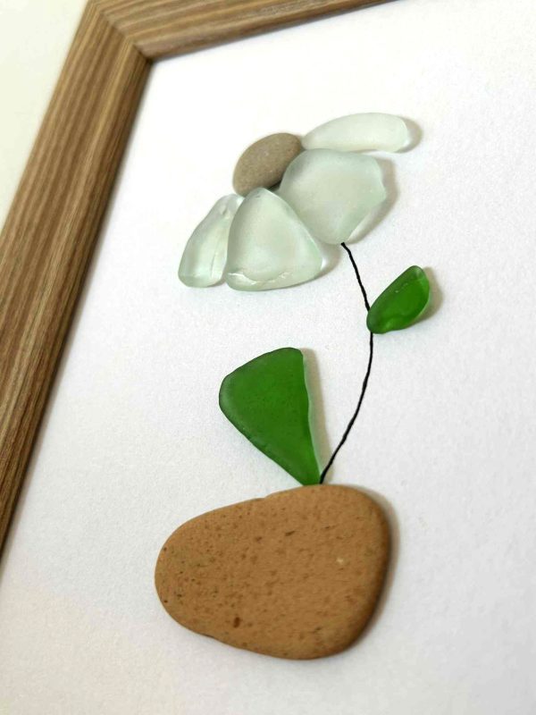 Seaglass Flower Art – Coastal Wall Decor, Beach Stone and Daisy Design