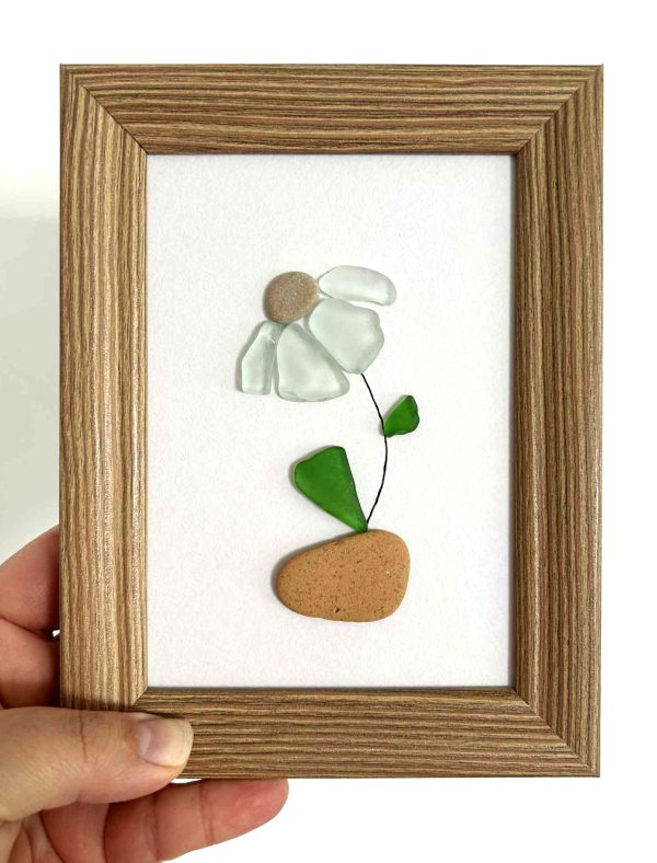 Seaglass Flower Art – Coastal Wall Decor, Beach Stone and Daisy Design