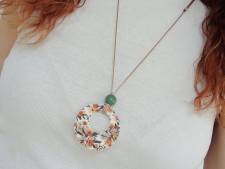 Floral pendant necklace