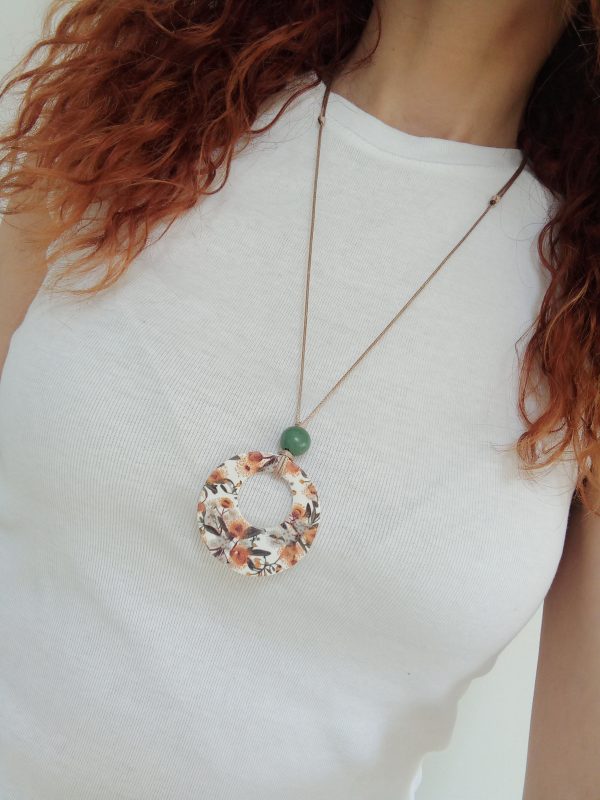 Floral pendant necklace