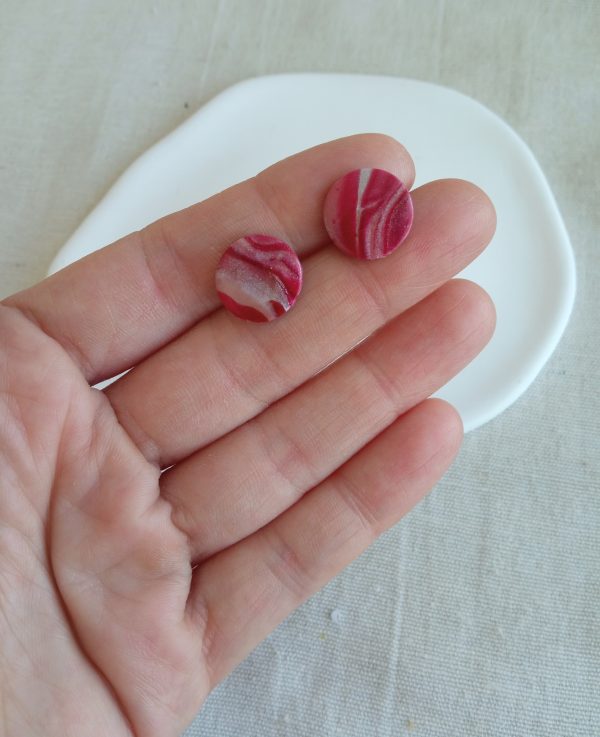 Set of burgundy necklace and stud earrings - Image 2