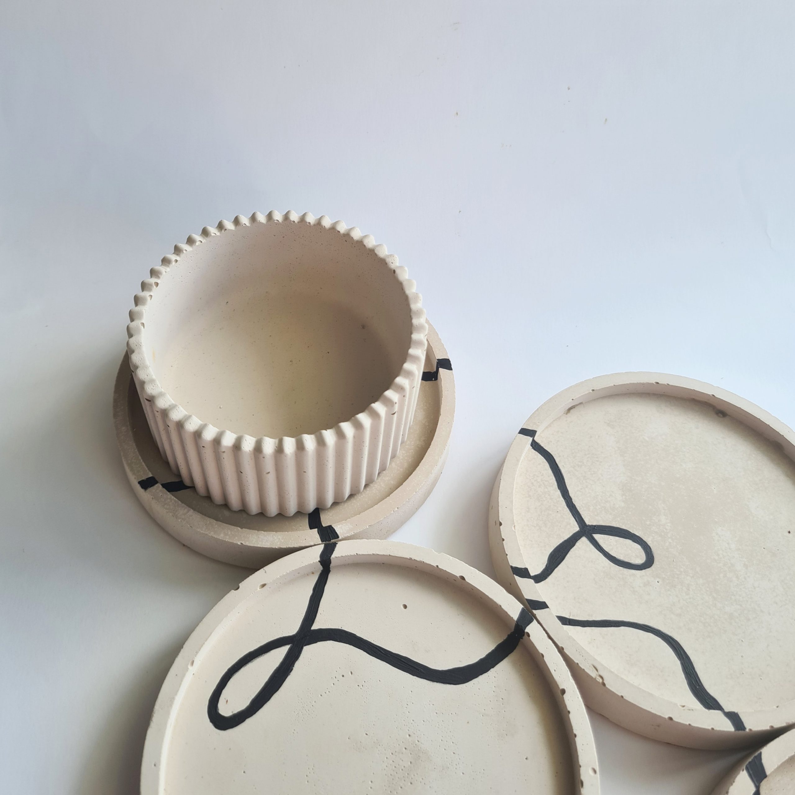 Round Concrete Coaster Set: Sand Color with Black Line Art made by minimo craft house