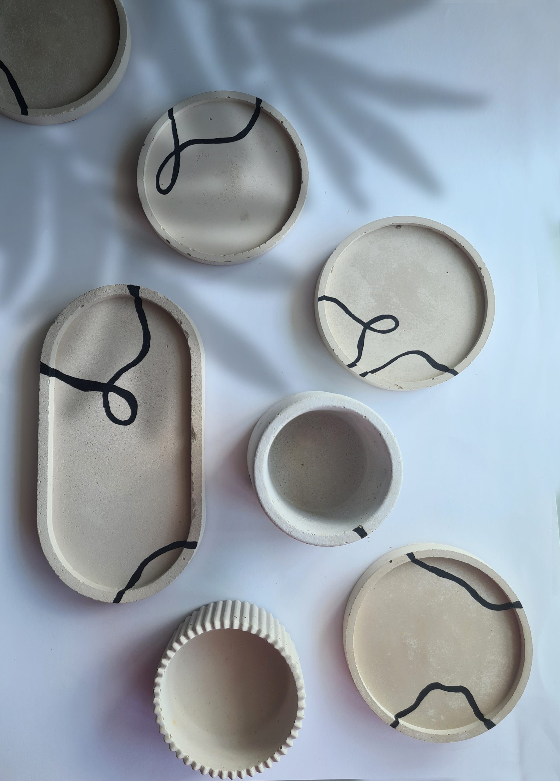 Round Concrete Coaster Set: Sand Color with Black Line Art made by minimo craft house