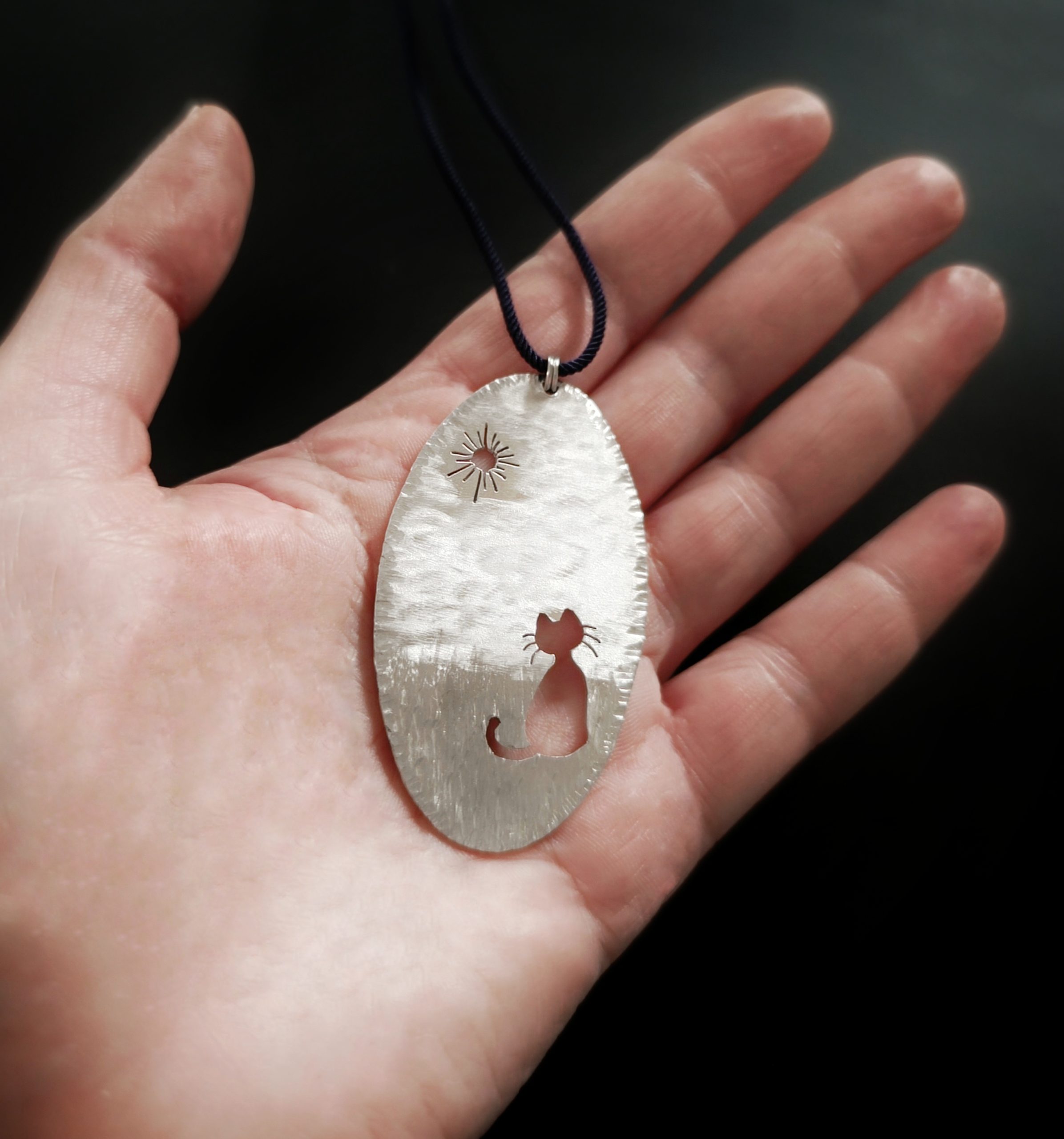 Cat in the sun pendant - Image 2