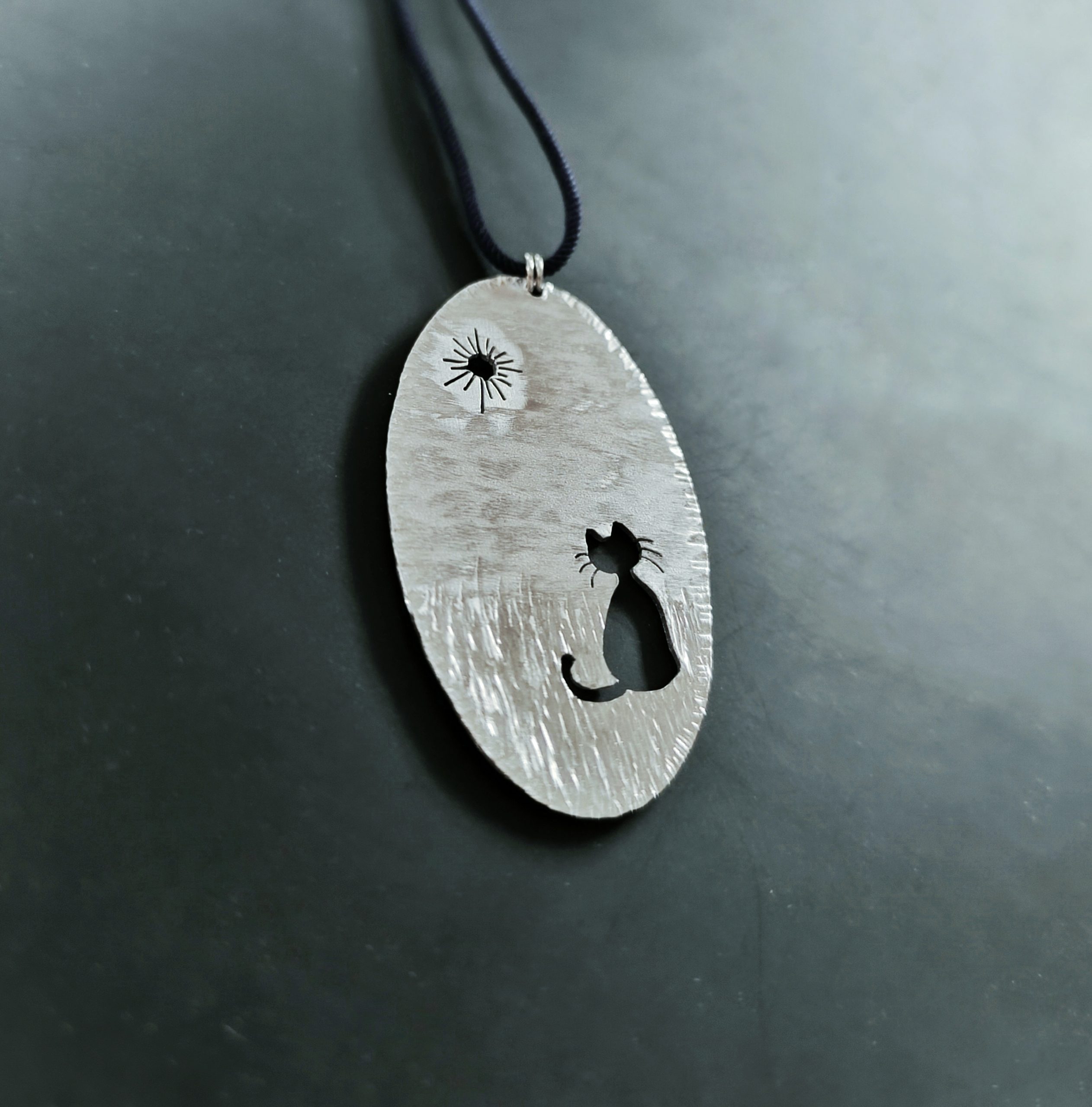 Cat in the sun pendant - Image 3
