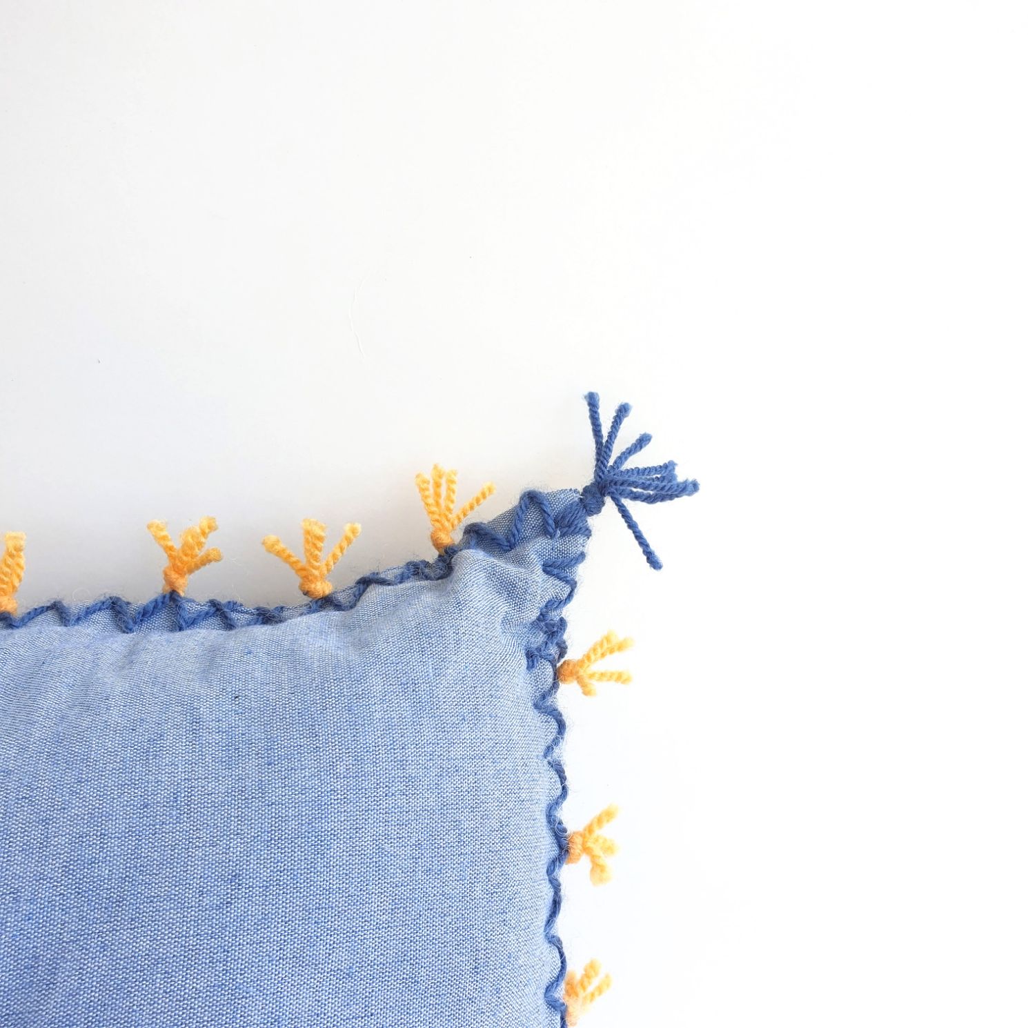 "Spiky consolation" blue & yellow comfort cushion - detail