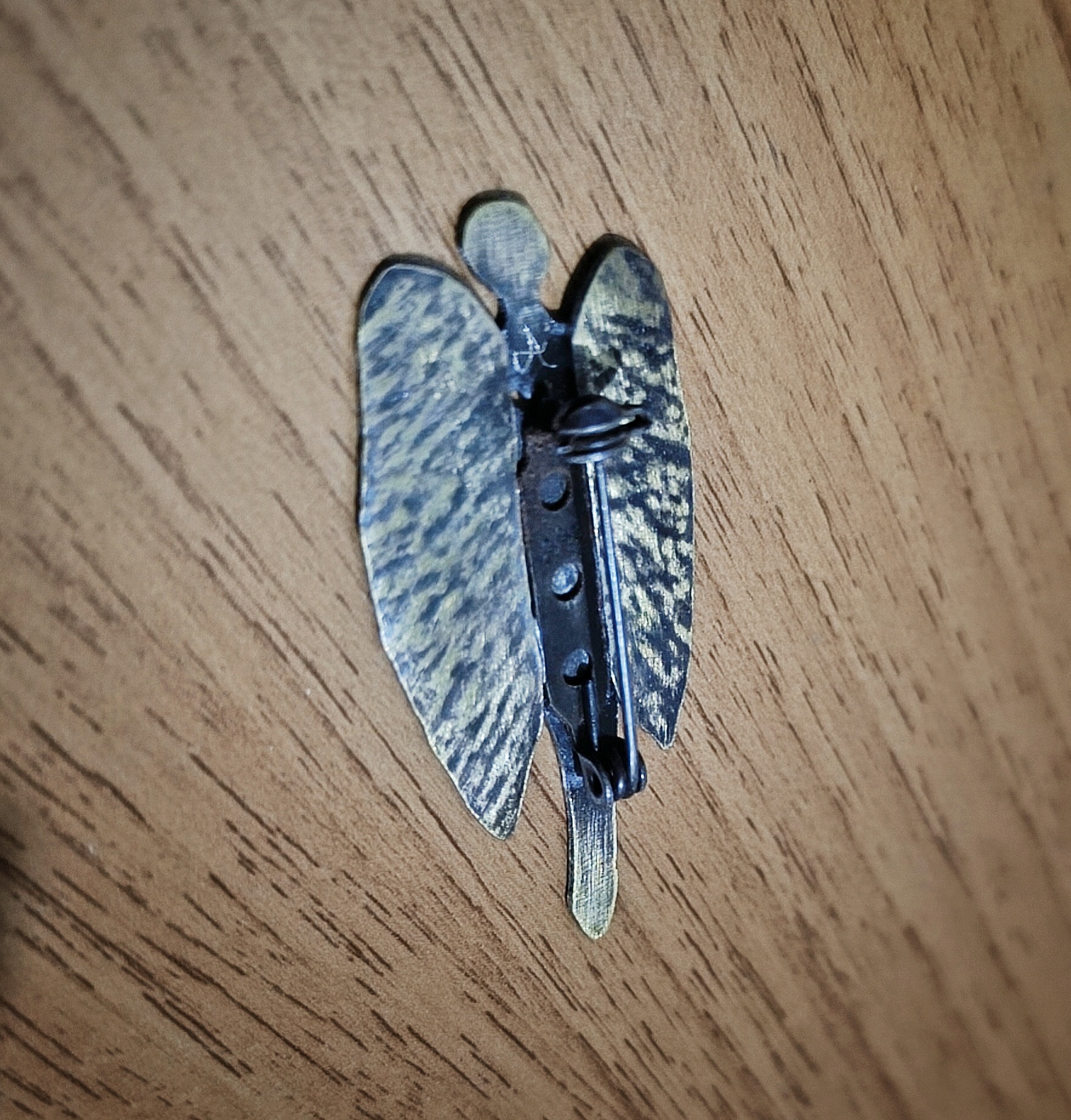 Guardian angel bronze brooch - Image 2