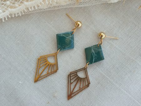 Marbled green rhombus earrings