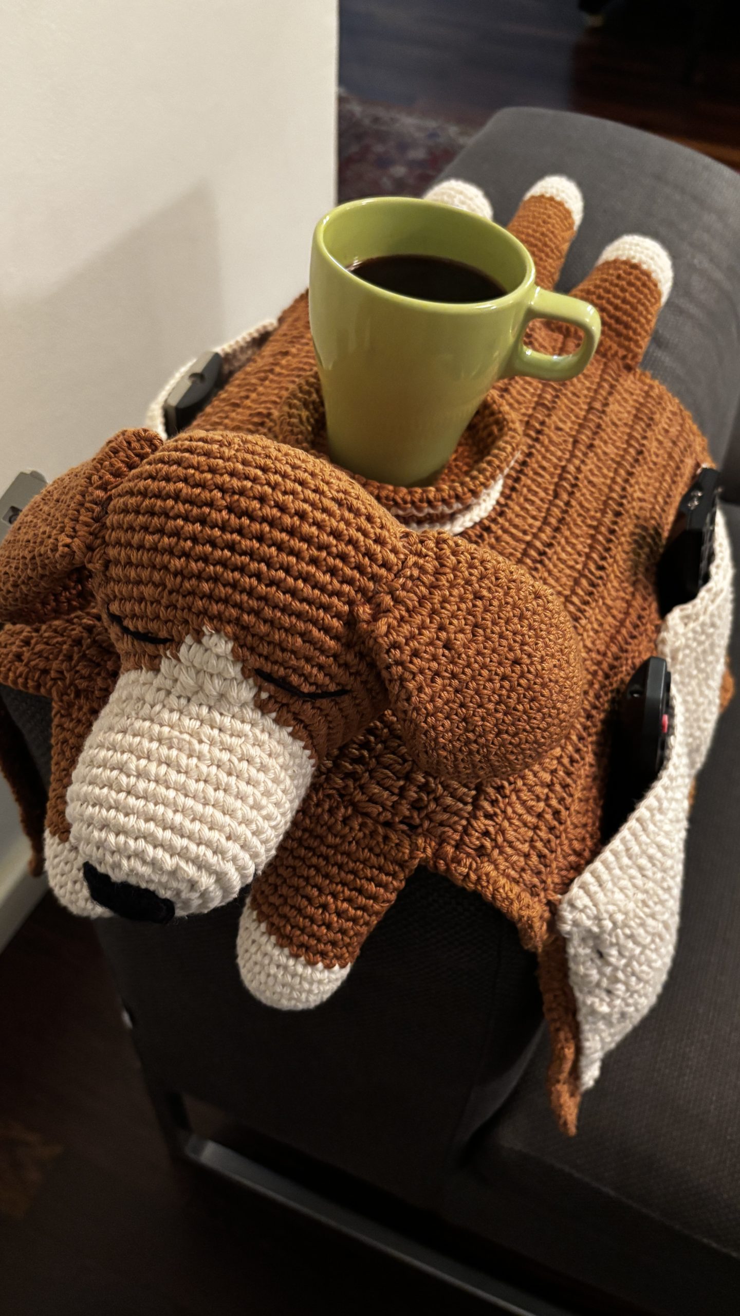Amigurumi Sleepy Puppy remote-control holder - the functional and unique organiser! - Image 9