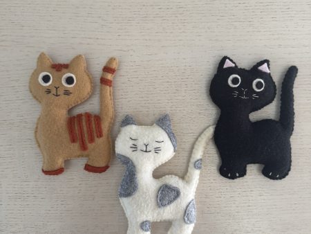 Adorable Felt cat magnet-3 designs