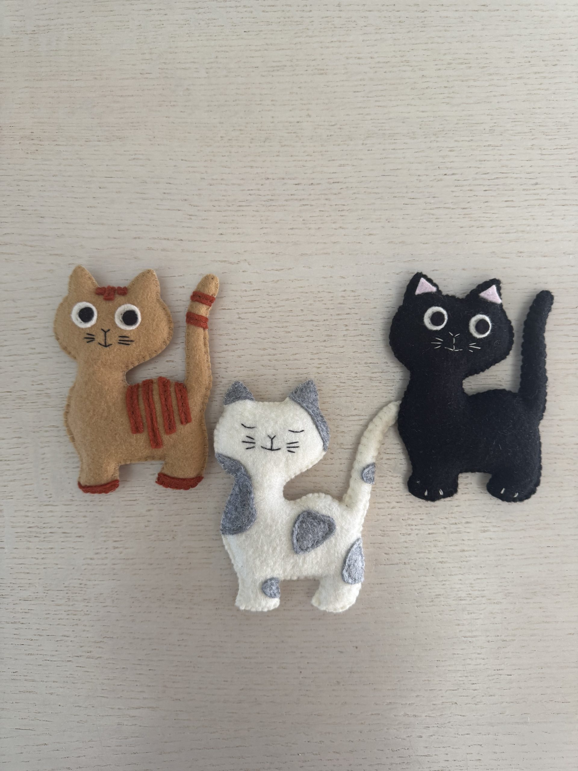 Adorable Felt cat magnet-3 designs