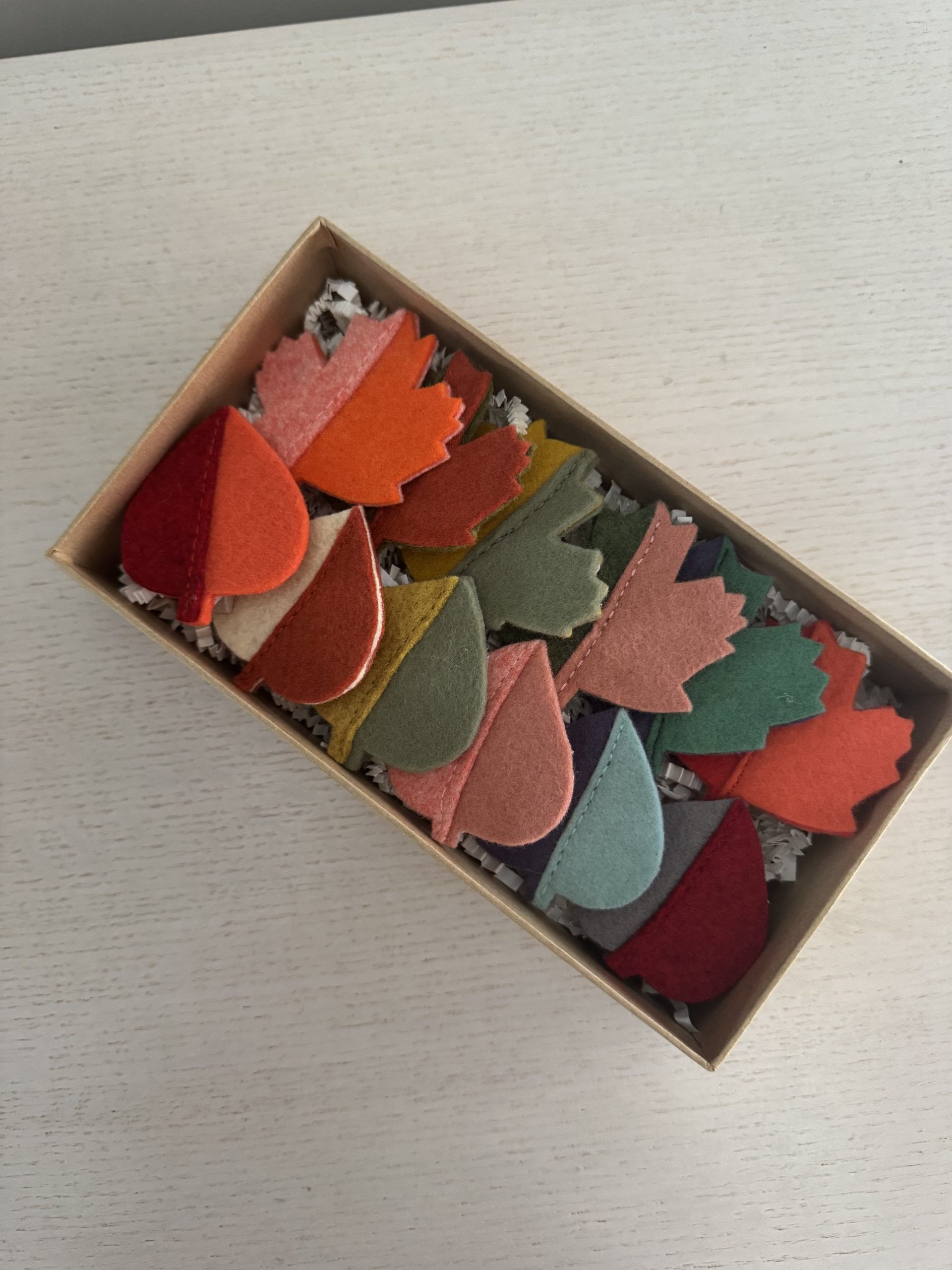 Charming Felt 'Leaf' Napkin Holders- Set of 12 - Image 8