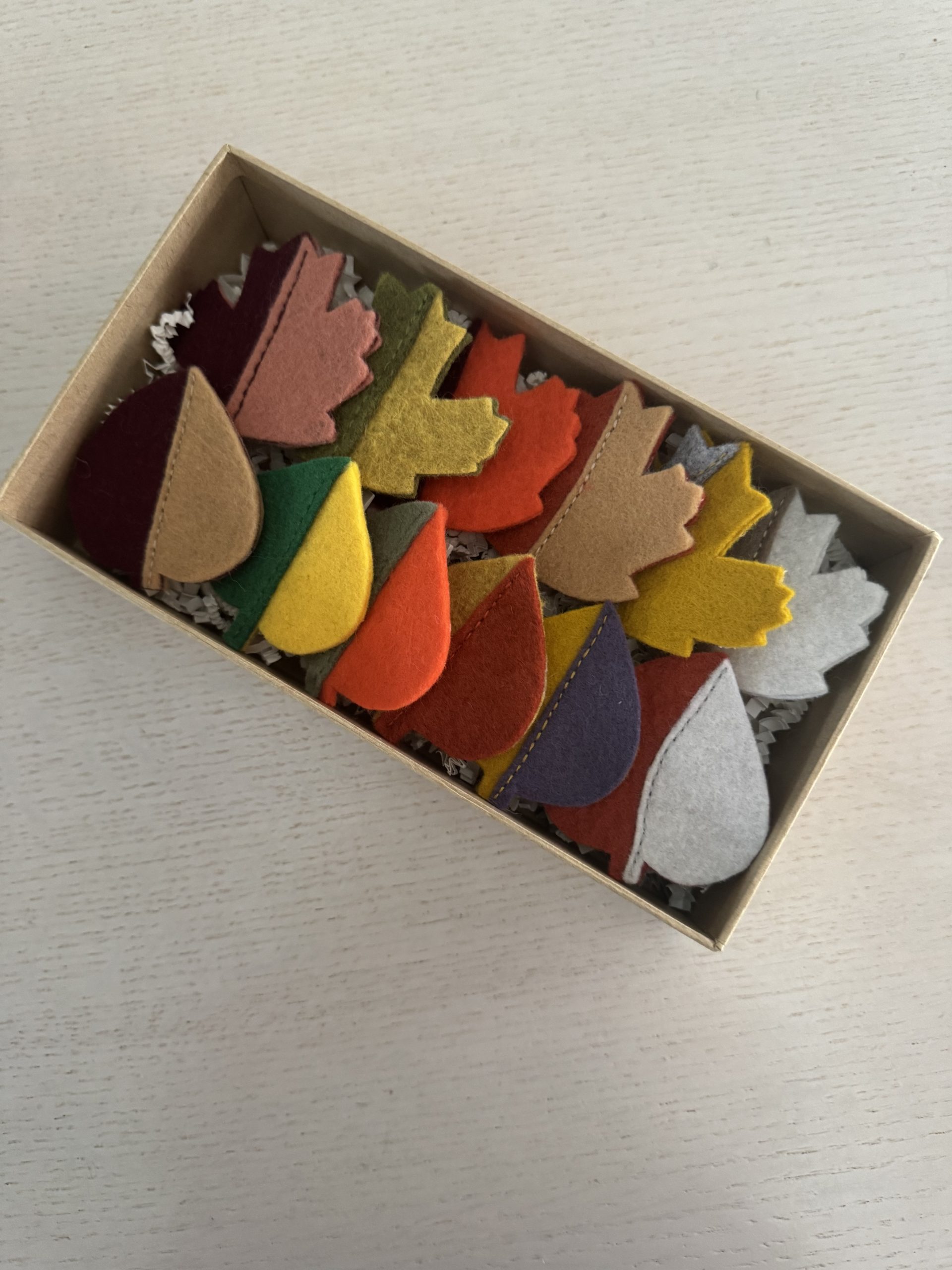 Charming Felt 'Leaf' Napkin Holders- Set of 12 - Image 9