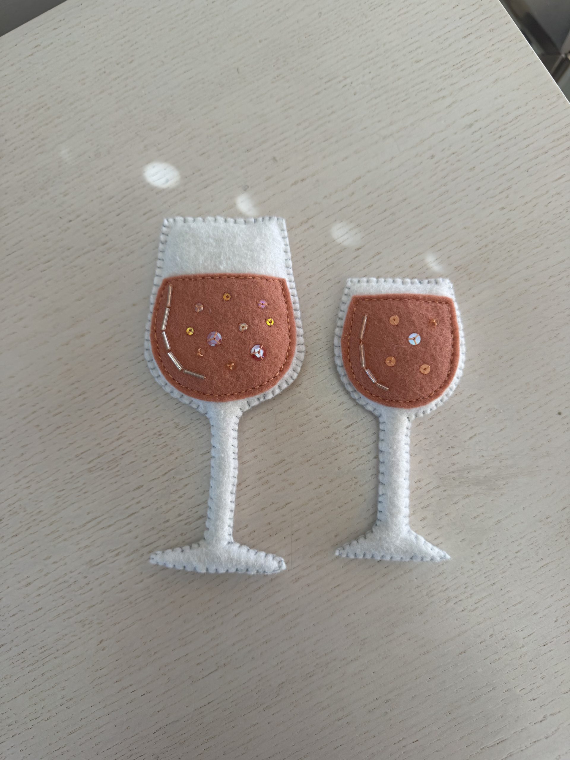Felt wine glass magnet