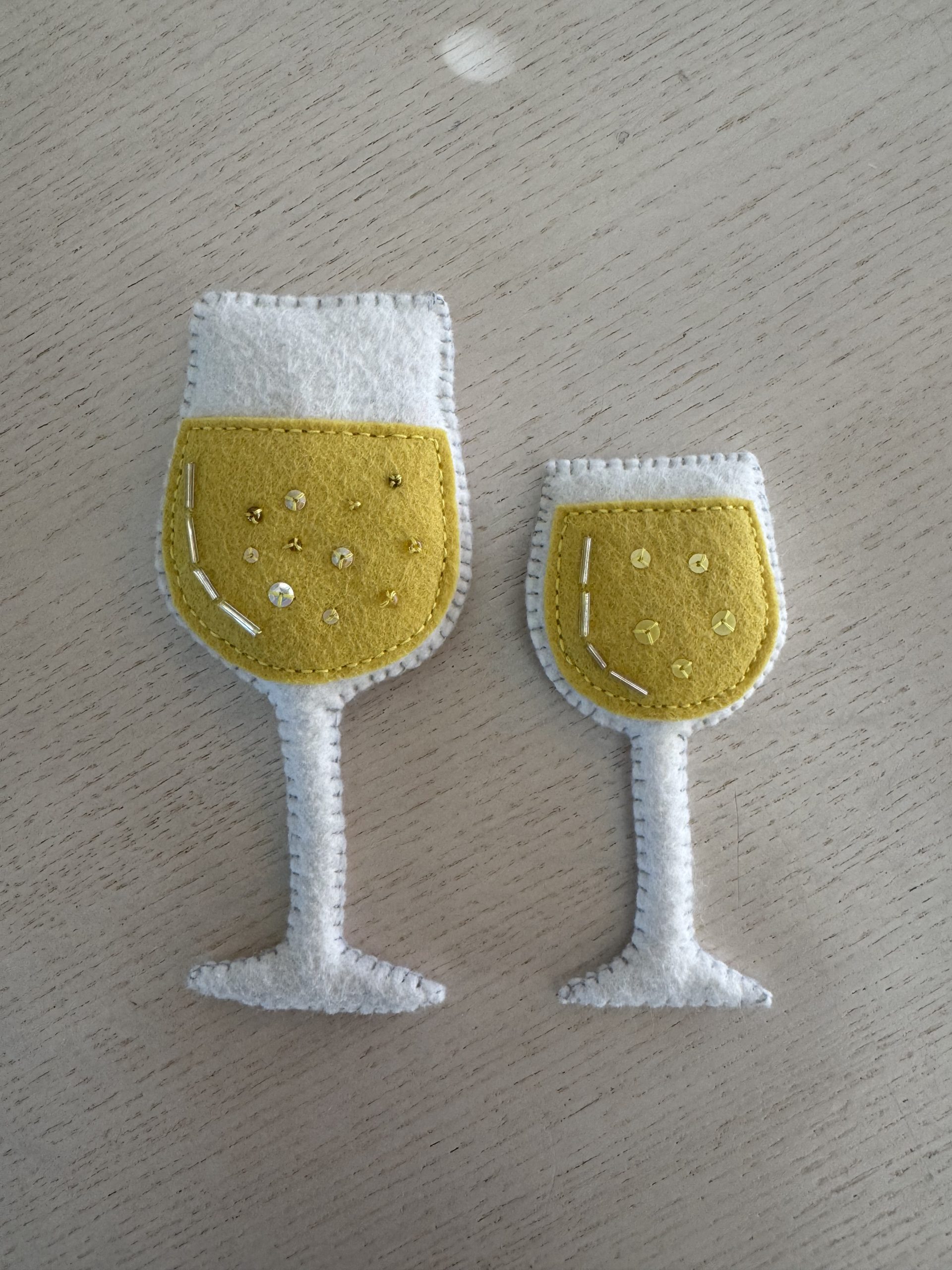 Felt wine glass magnet