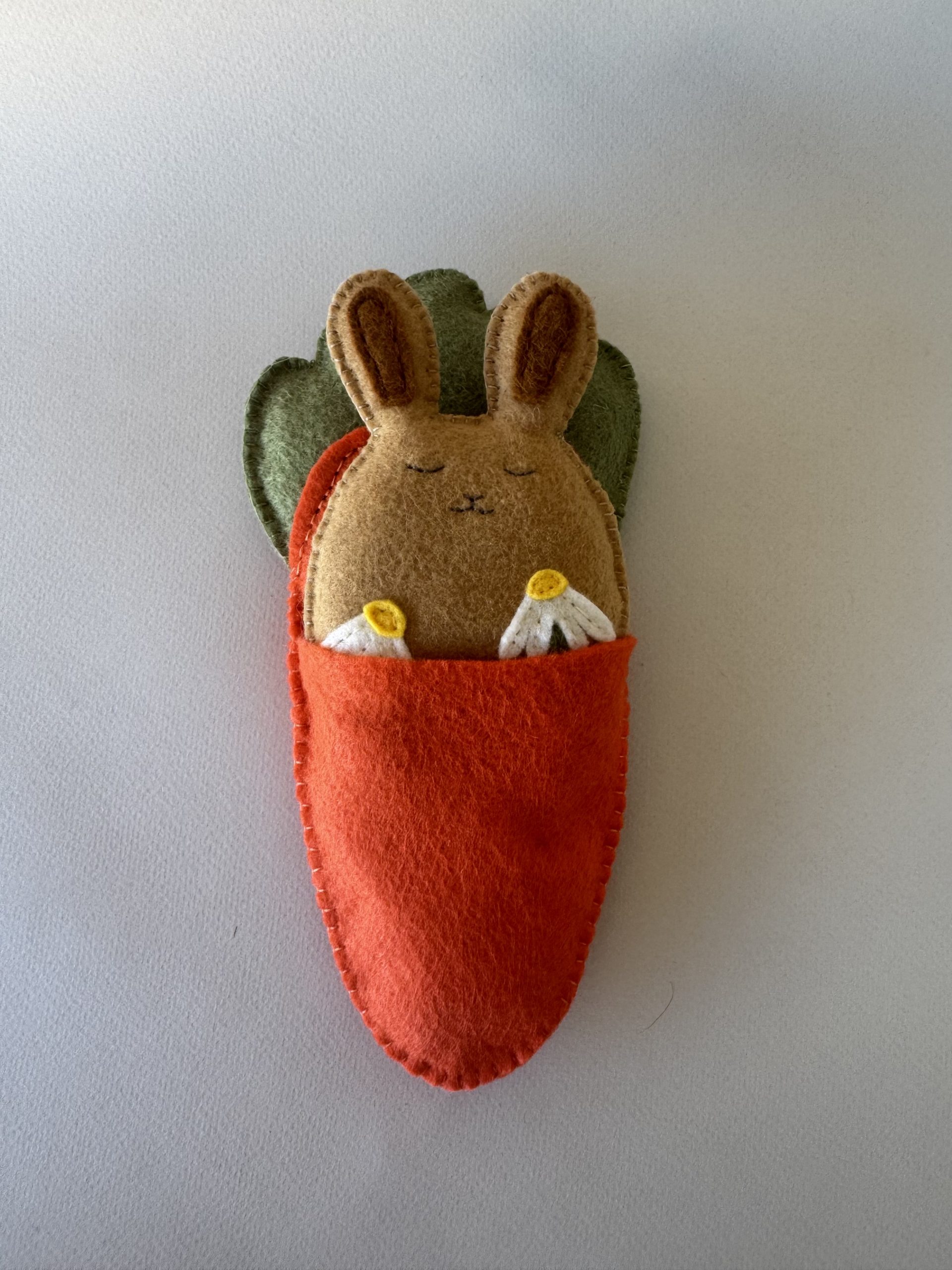 Adorable felt bunny and carrot cozy - Image 5